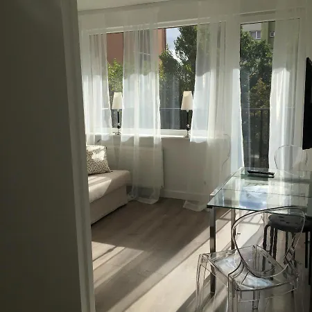 Saska Kepa Apartamento *